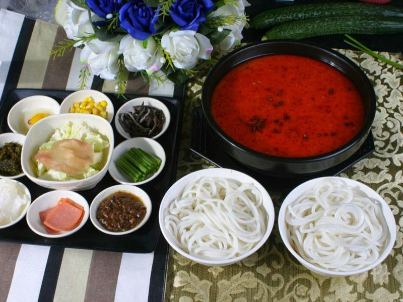 番茄過(guò)橋米線(xiàn)-旗鼓村過(guò)橋米線(xiàn)