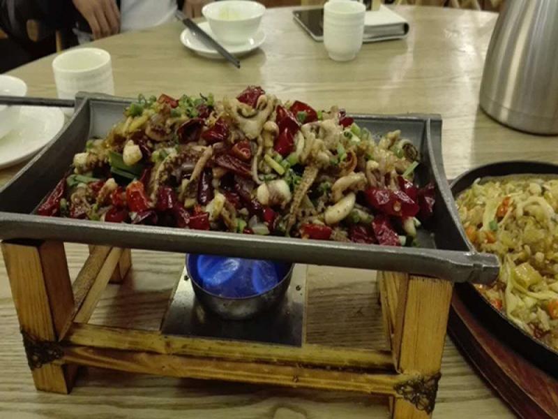 芳沁百味燜鍋烤魚(yú)