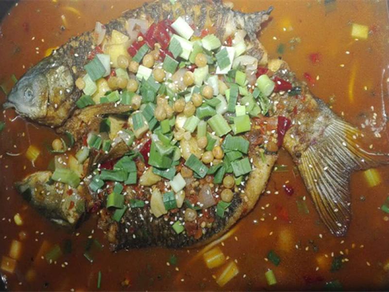 芳沁百味燜鍋烤魚(yú)