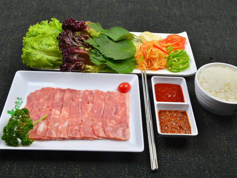 權先生韓餐_烤培根菜包飯_菜包飯的做法_權先生韓式包飯醬