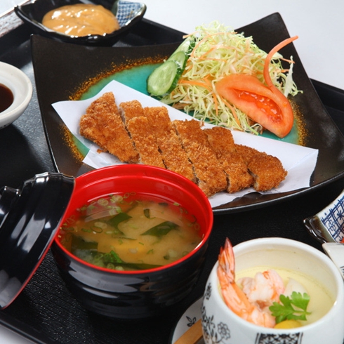 日式雞排飯?zhí)撞?/>
                                        <span>日式雞排飯?zhí)撞?/span>
                                    </li>
                                </ul>
                                <div   id=