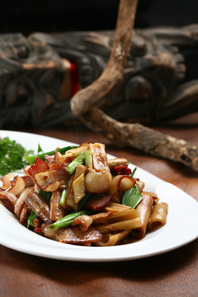 籮籮酸湯魚火鍋-野筒筍炒臘肉