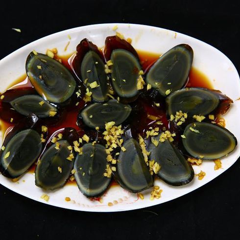 一鍋兩頭?；疱?涼菜姜汁松花蛋 