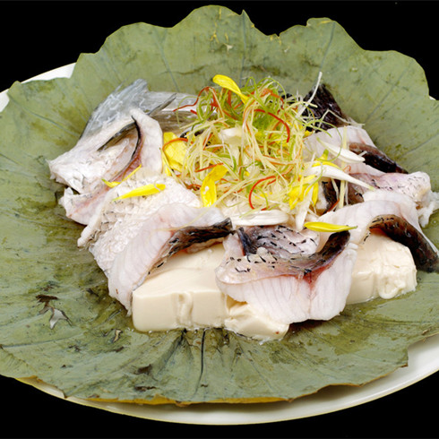 荷香蒸魚(yú)