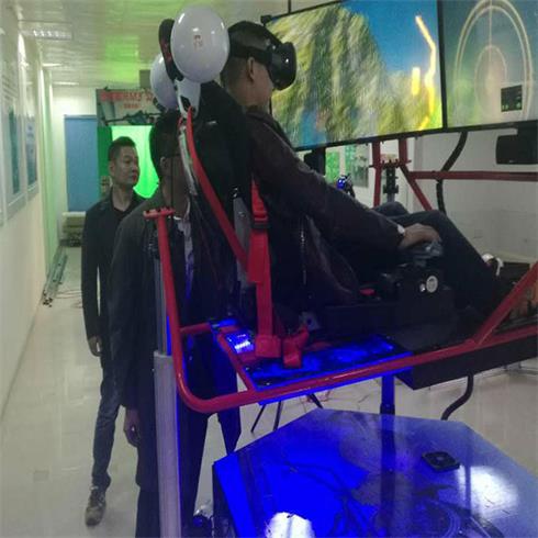 玩美視界VR主題游樂館-模擬飛機(jī)